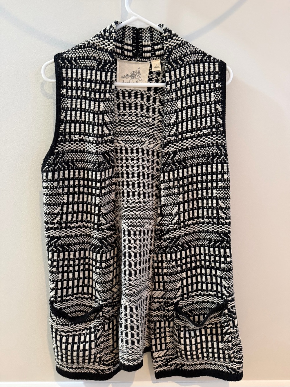 Anthropologie Angel of the North Roenne Geometric Knit Vest Black White